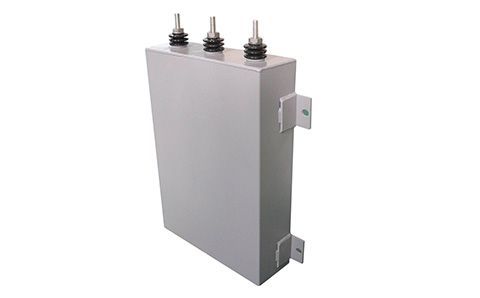 電容器的容量大小與什么有關(guān)？為什么？