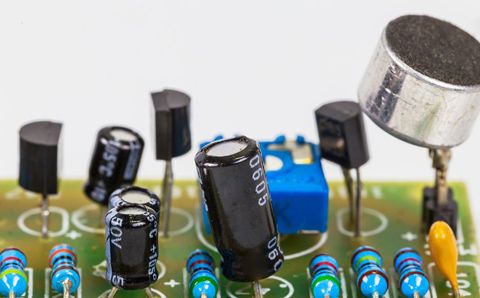 無功補償電容器漏油，可以繼續(xù)使用嗎？
